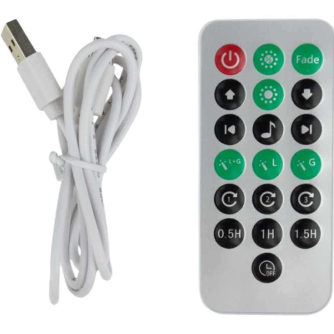 Witte USB-oplaadkabel en afstandsbediening voor de lichtprojector.
