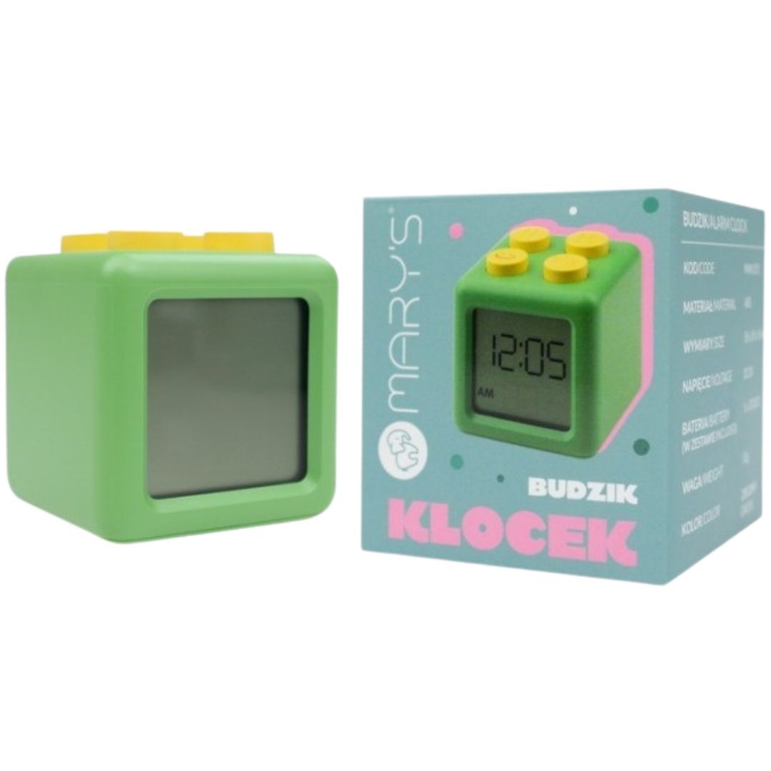 Mary's groene kubusvormige digitale wekker naast de productverpakking.