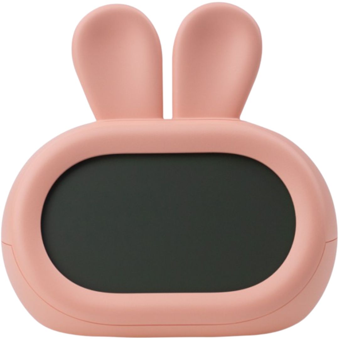 Mary's roze kinderwekker in de vorm van een konijn.