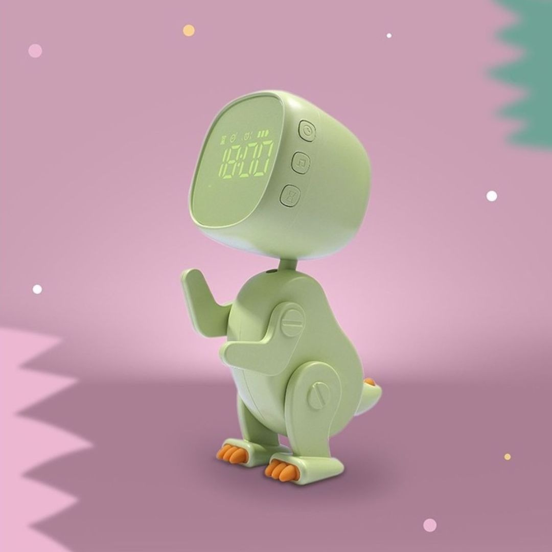 mary's groene robot dino wekker met 10:00 op het scherm, tegen een roze achtergrond.