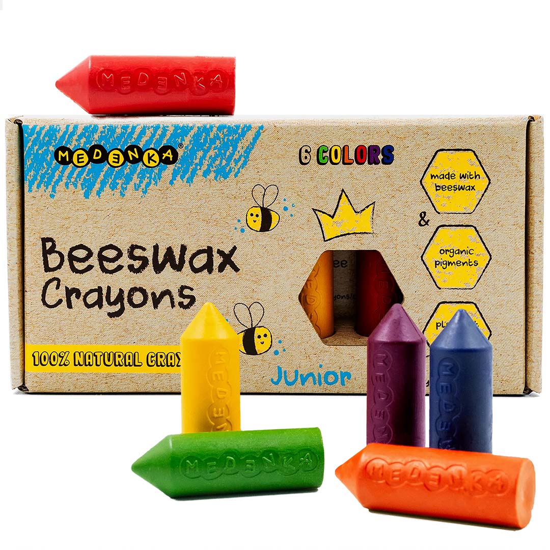Medenka bijenwaskrijtjes voor peuters, een kartonnen doos met zes kleuren waskrijtjes eromheen.