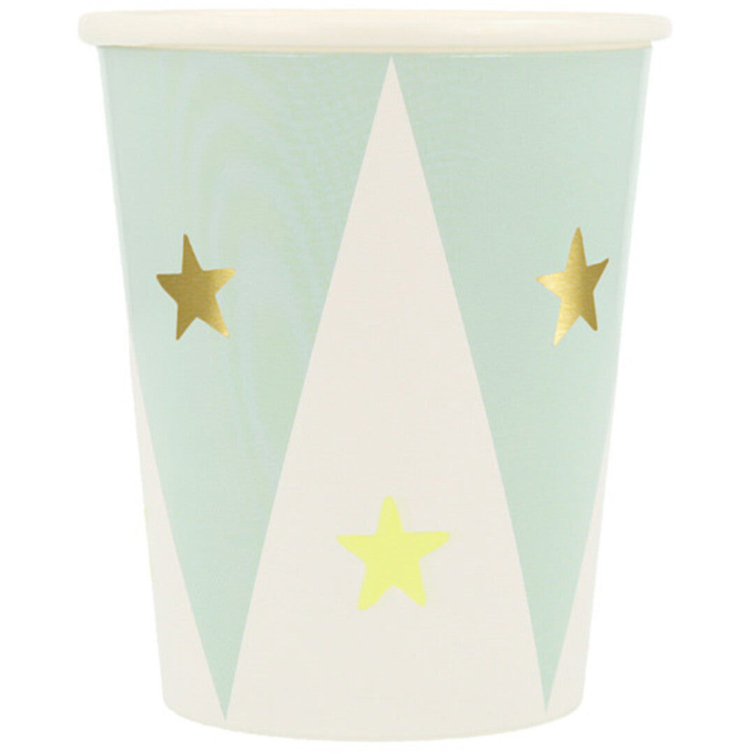 Een enkele Meri Meri papieren feestbeker met circus thema in mintgroen en wit met gouden en gele sterren.