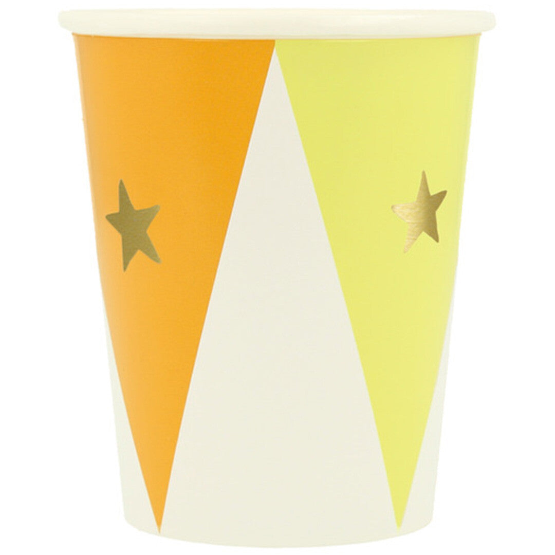 Een enkele Meri Meri papieren feestbeker met circus thema in oranje en geel met gouden sterren.
