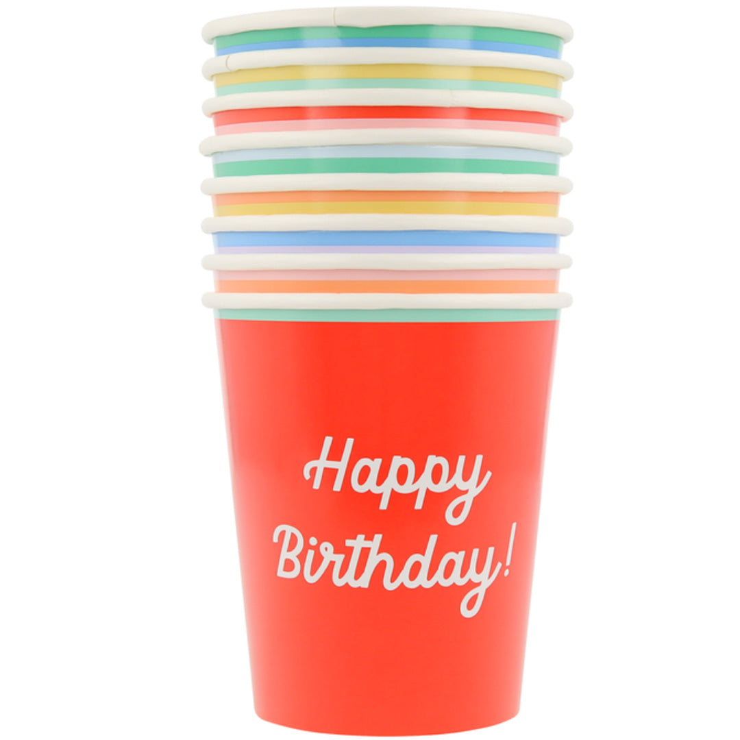 Een stapel van acht meri meri papieren verjaardagsbekers in verschillende kleuren, met de rode beker met 'Happy Birthday!' tekst vooraan.