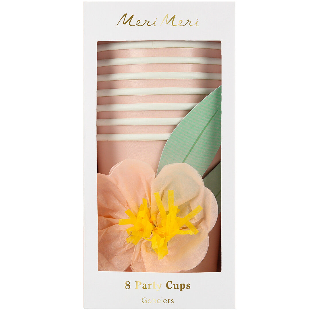 Verpakking van Meri Meri roze papieren feestbekers met bloemdecoratie.