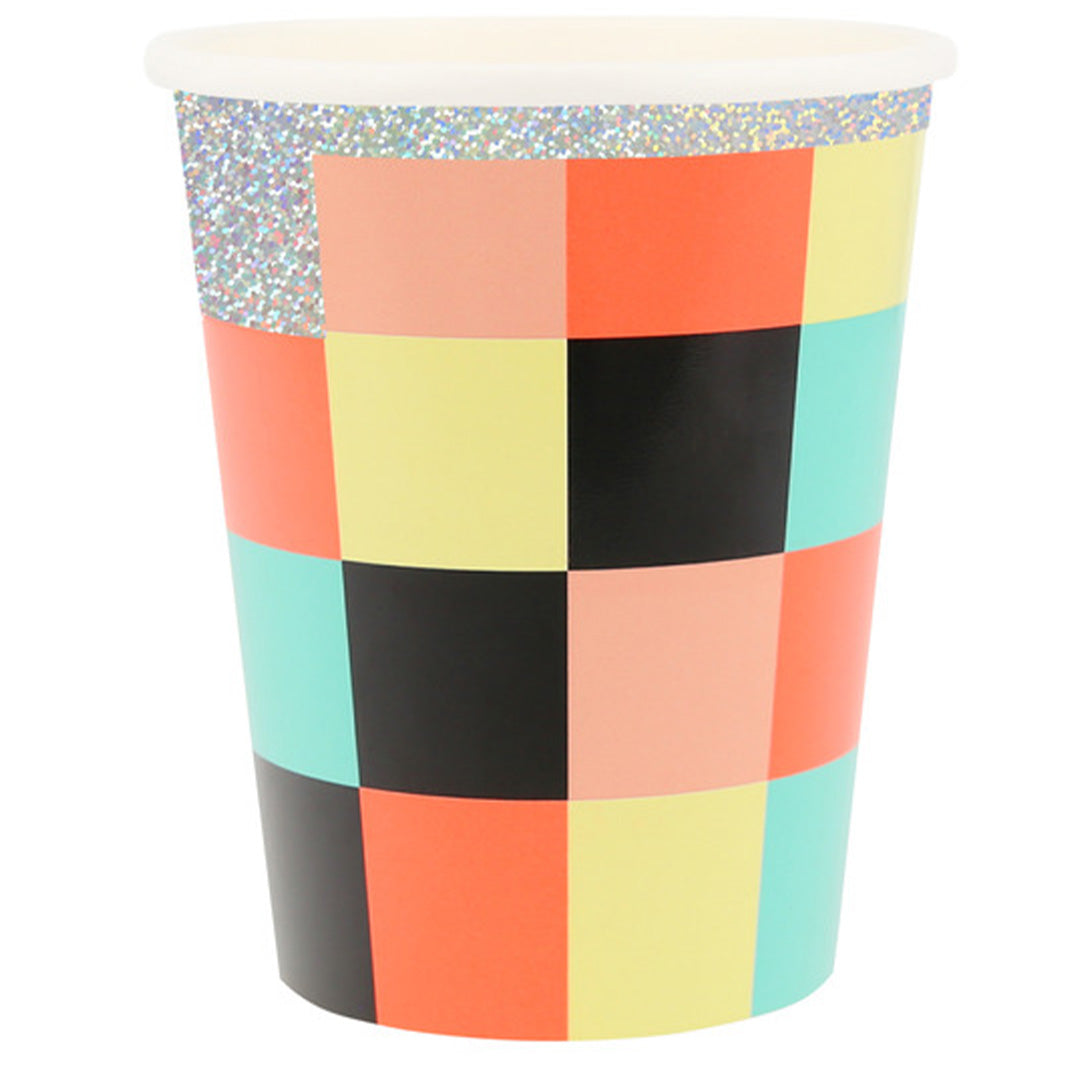 Meri Meri papieren beker met veelkleurig geruit patroon en glitterrand.