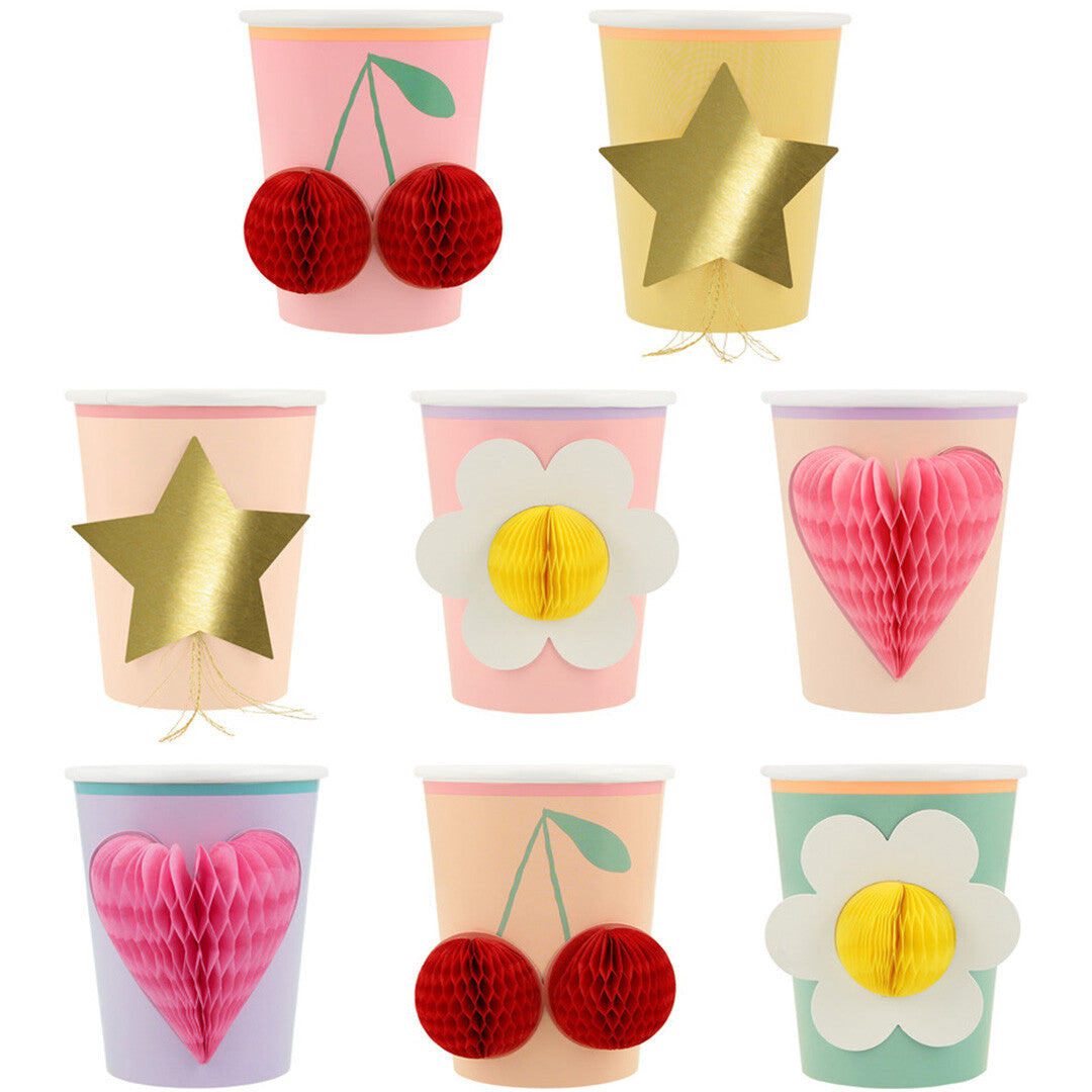 Collectie Meri Meri papieren feestbekers met vrolijke figuren zoals kersen, sterren, bloemen en harten.