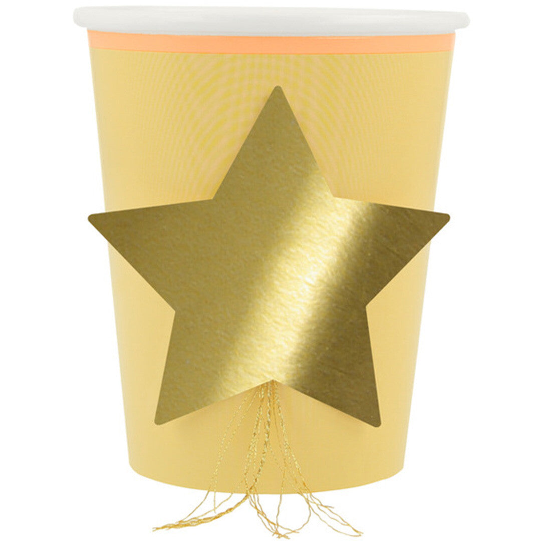Meri Meri gele papieren feestbeker met een gouden ster.
