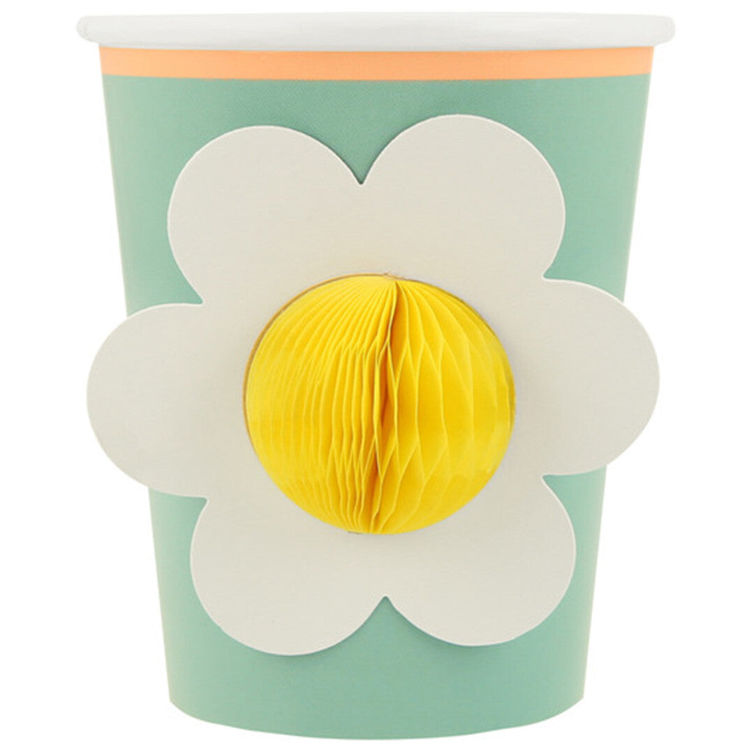 Meri Meri mintgroene papieren feestbeker met een witte en gele honingraat bloem.