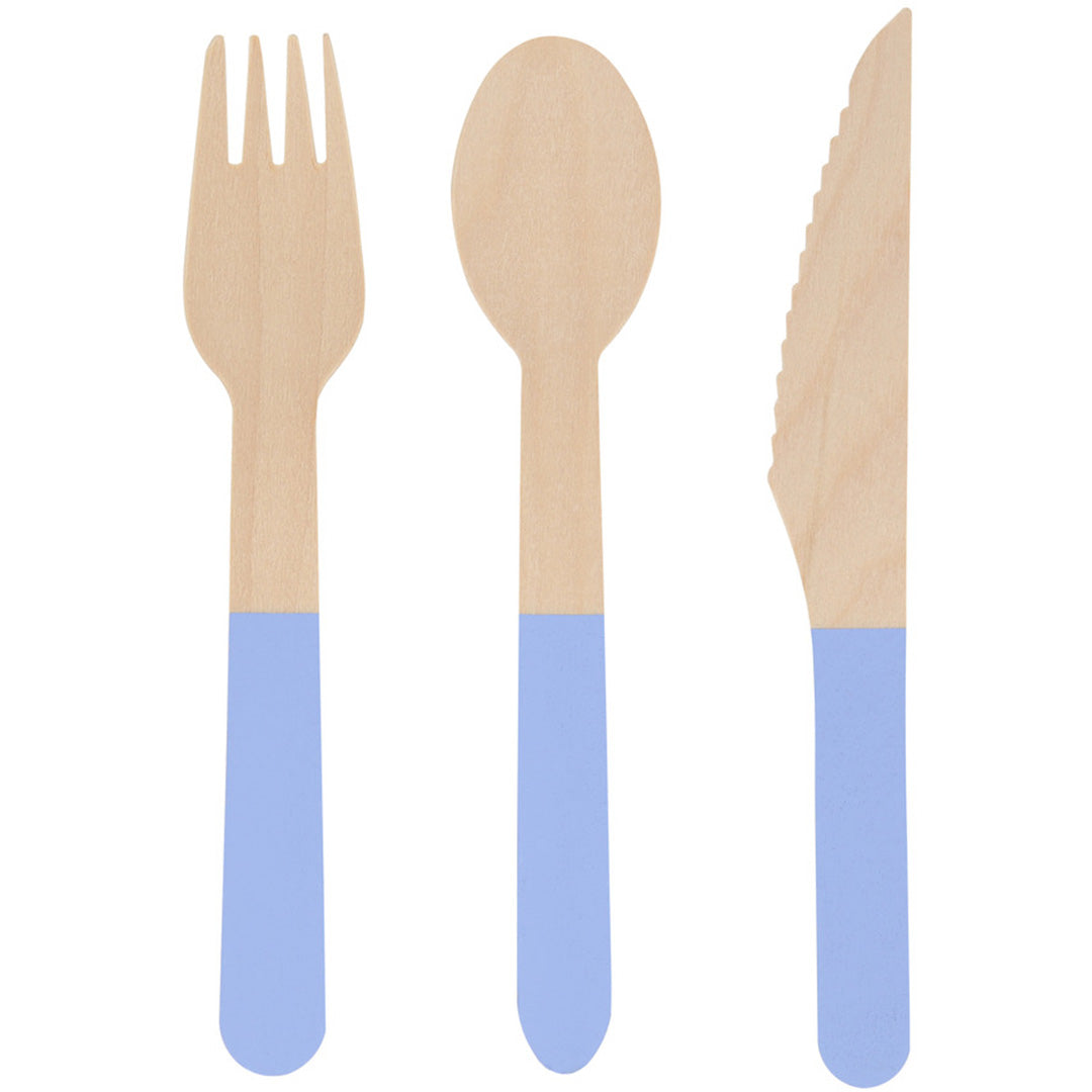 Meri Meri houten wegwerpbestekset met een blauw geverfde vork, lepel en mes.