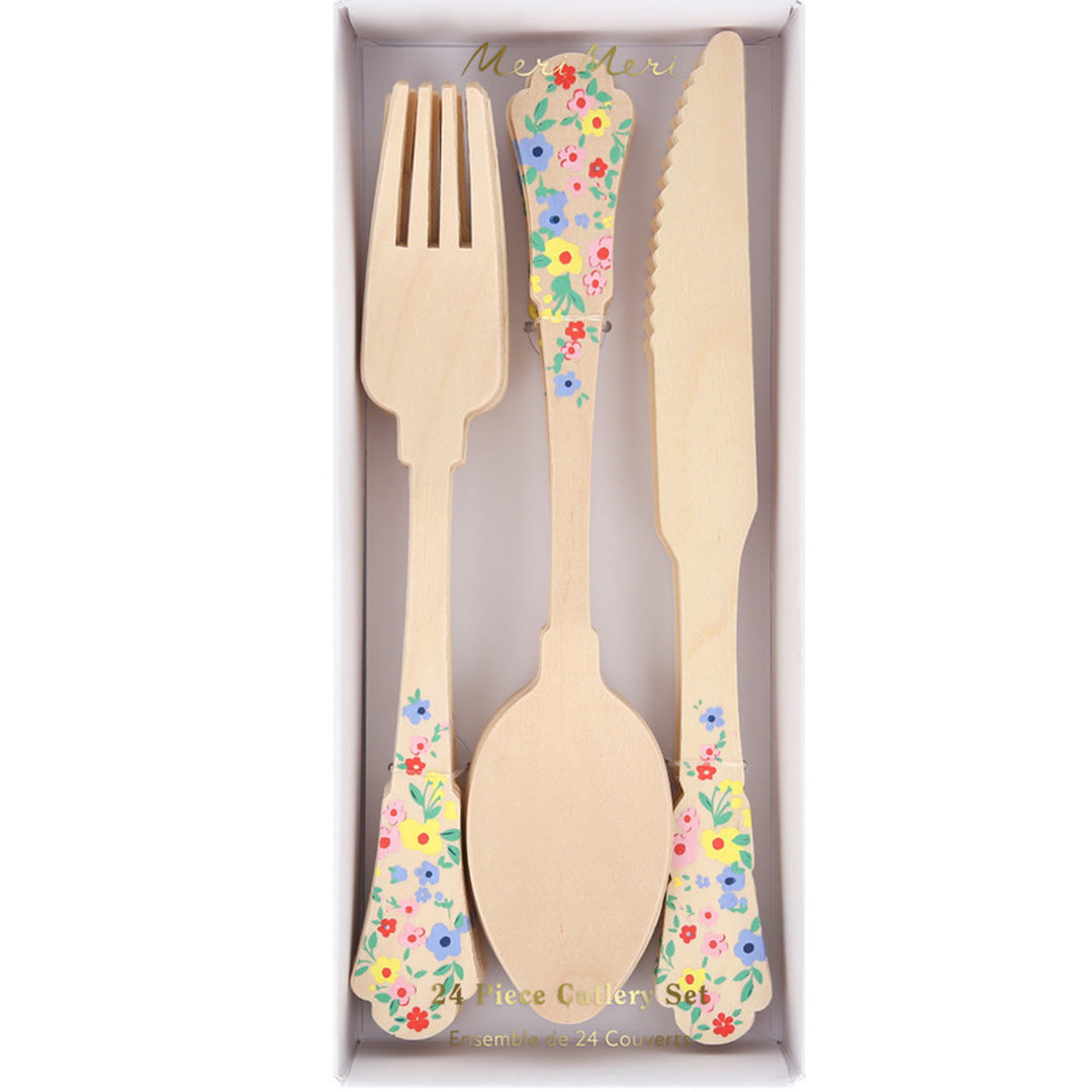 De Meri Meri houten bestekset met bloemenpatroon, bestaande uit een lepel, vork en mes, in de witte productverpakking.