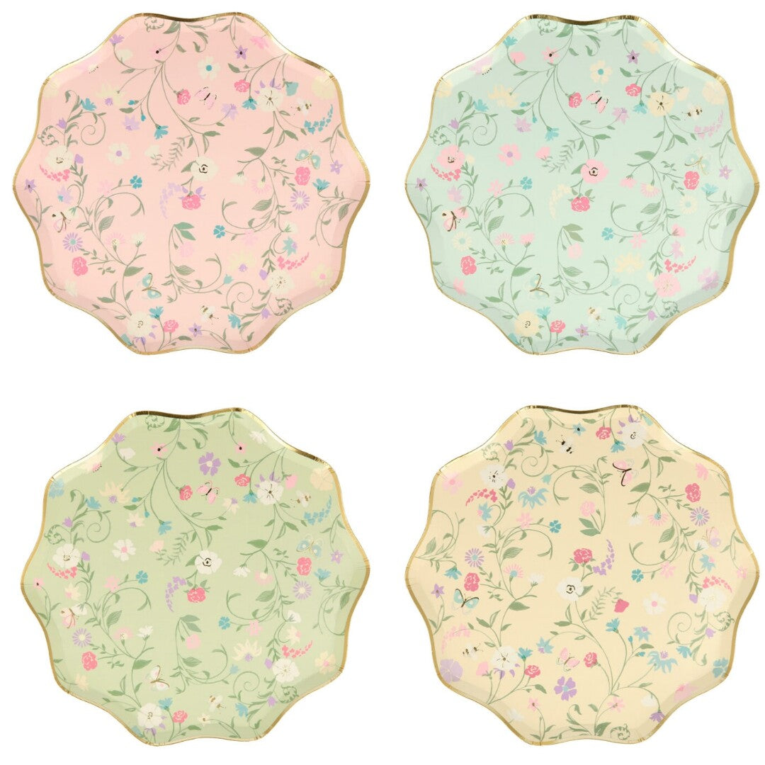 Vier Meri Meri papieren feestborden met een bloemen- en vlinderpatroon in verschillende pastelkleuren.