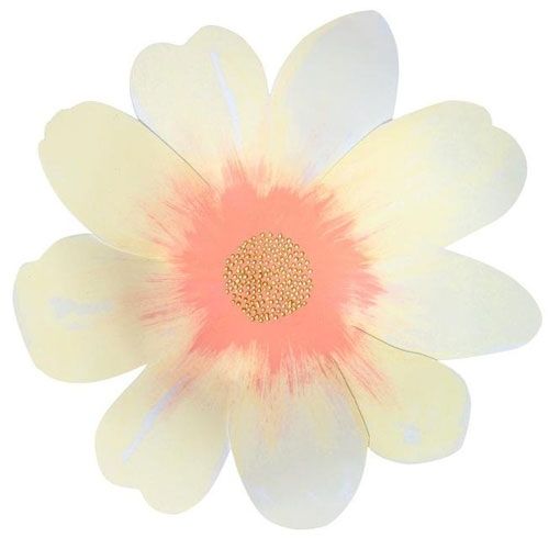 Een lichtgeel Meri Meri bloemvormig bordje met een oranje-roze hart.