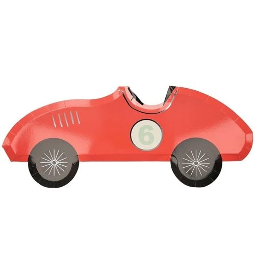 Een rood meri meri raceauto bordje met het nummer 6 erop.