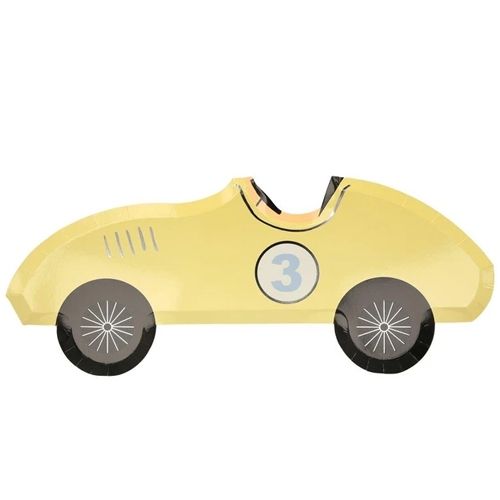 Een geel meri meri raceauto bordje met het nummer 3 erop.