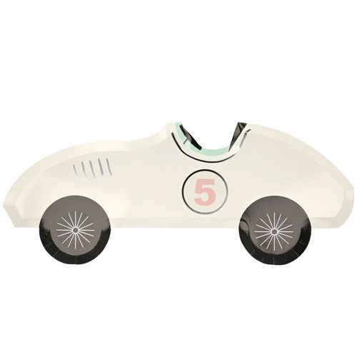 Een wit meri meri raceauto bordje met het nummer 5 erop.