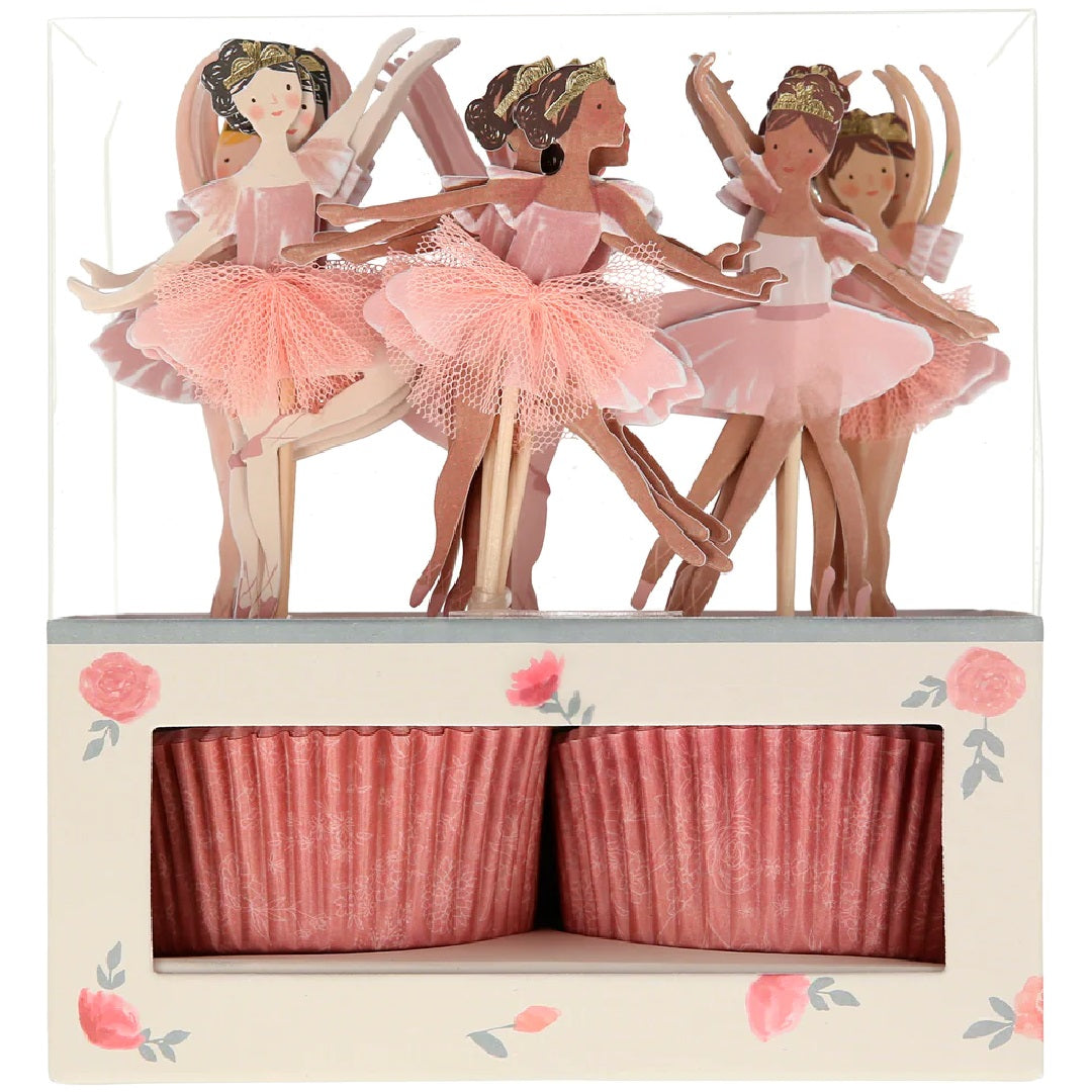 Verpakking van de Meri Meri ballerina cupcake set met toppers en roze cupcakevormpjes.