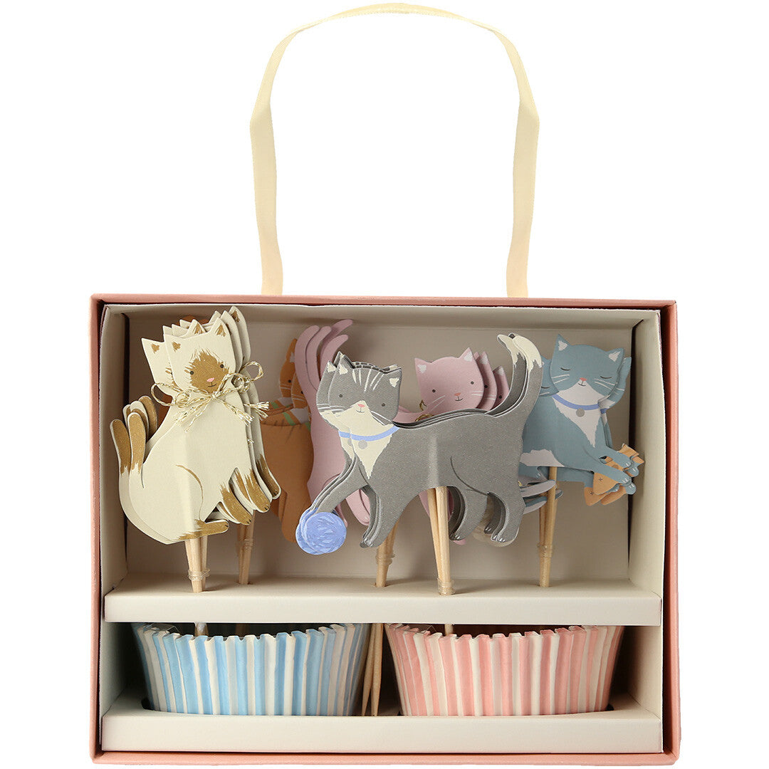 Meri Meri cupcake set 'Cute Kittens' met katten toppers en gestreepte cupcakevormpjes in de verpakking.