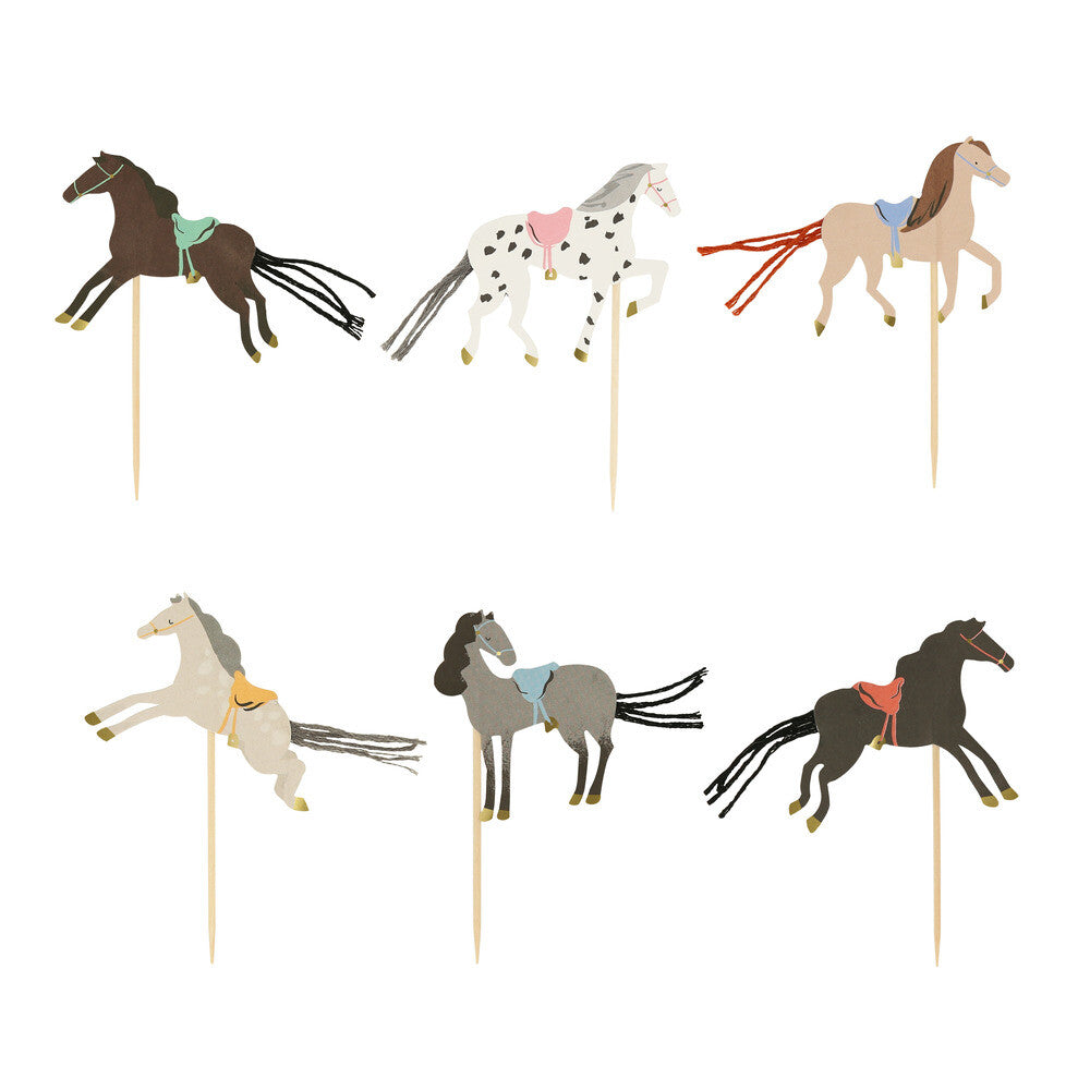 Zes Meri Meri paarden cupcake toppers met verschillende kleuren en patronen op houten stokjes.