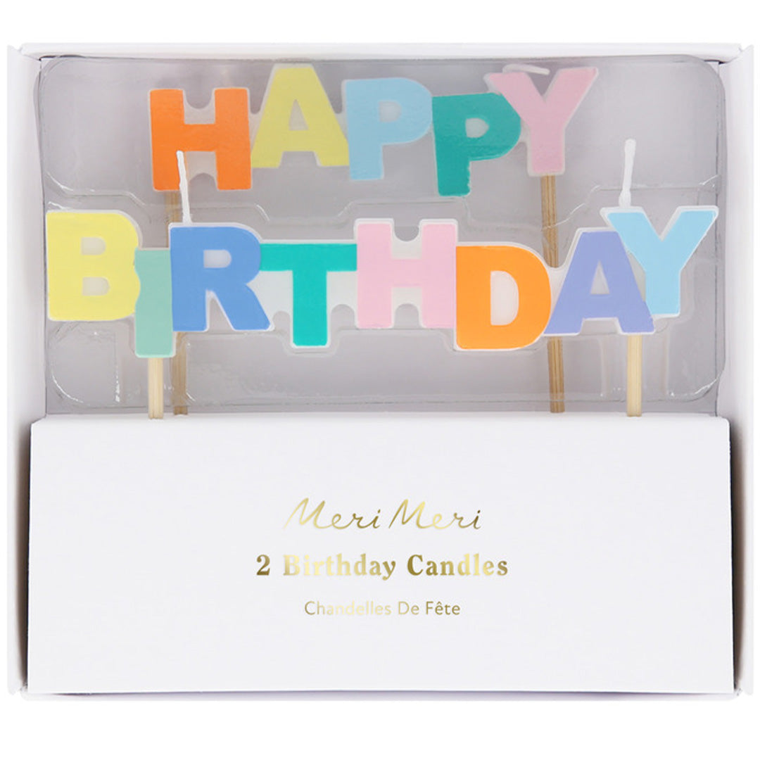 De verpakking van de Meri Meri 'Happy Birthday' verjaardagskaarsen.