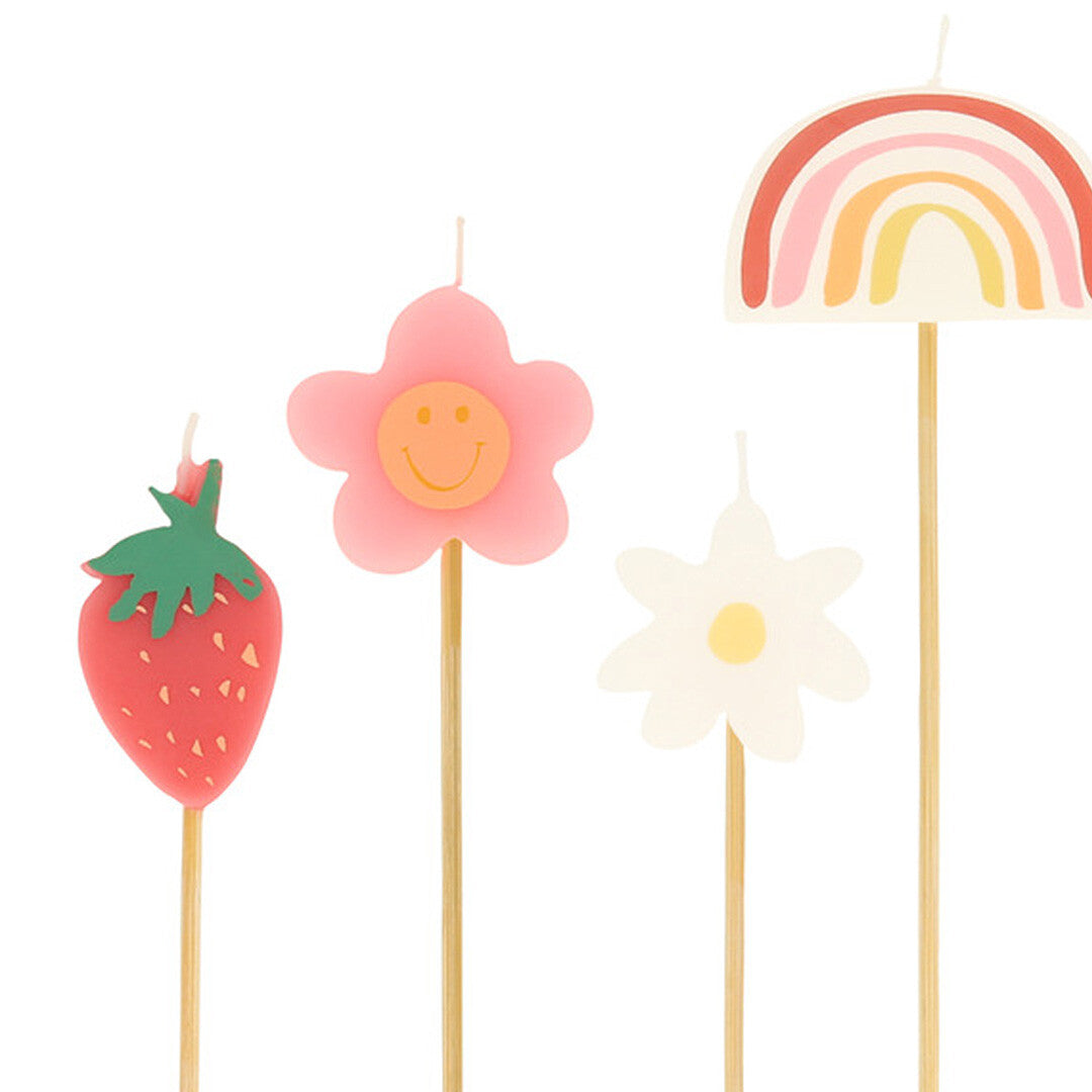 Meri Meri vier vrolijke verjaardagskaarsjes in de vorm van een aardbei, bloemen en een regenboog.