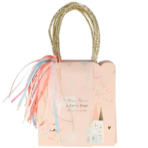 Verpakking van Meri Meri feesttasjes met de tekst '8 Party Bags' en een stapel roze cadeautasjes met eenhoorn- en kasteelpatroon.
