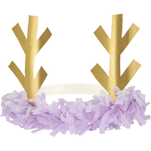 Een Meri Meri rendier hoofdband met gouden geweien en paarse franjes.