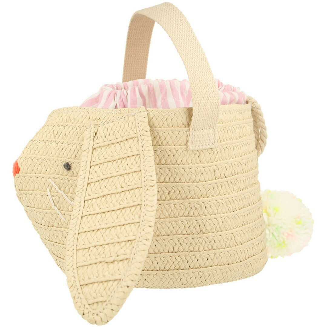 Meri Meri kinder konijnentas van beige vlechtwerk met een pluizige staart en roze gestreepte binnenvoering.