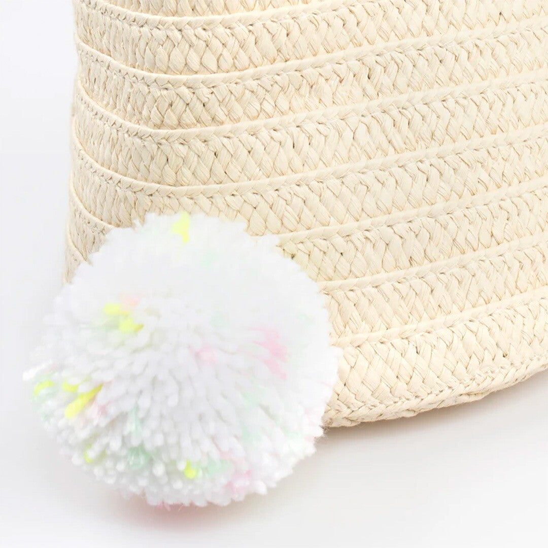 Detail van de pluizige, veelkleurige staart van de Meri Meri konijnentas.