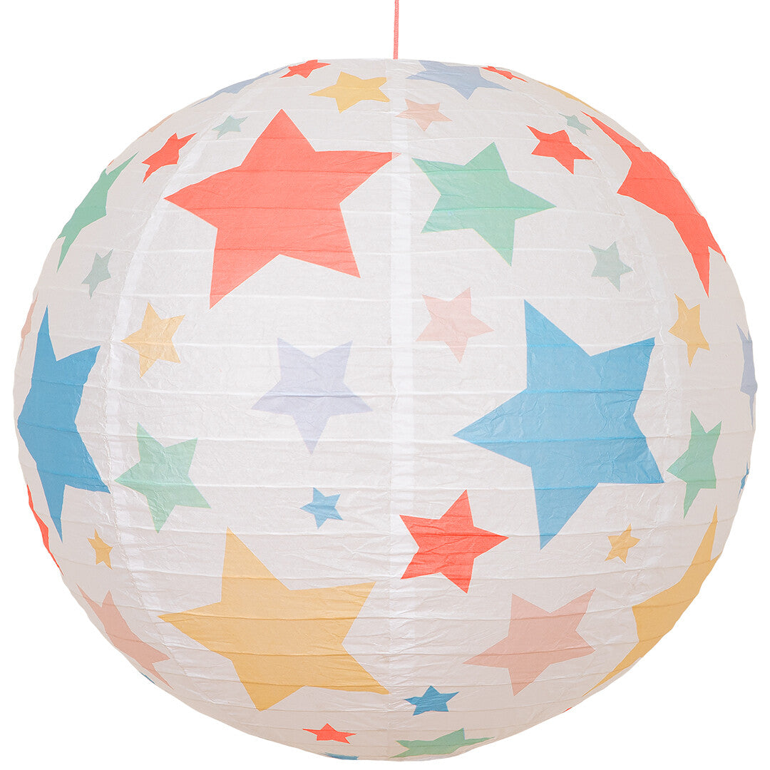 Een ronde veelkleurige meri meri papieren lampion met sterren.
