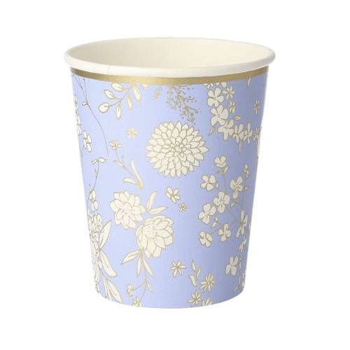 Meri Meri papieren feestbeker met een lichtblauwe achtergrond en gouden bloemenpatroon.