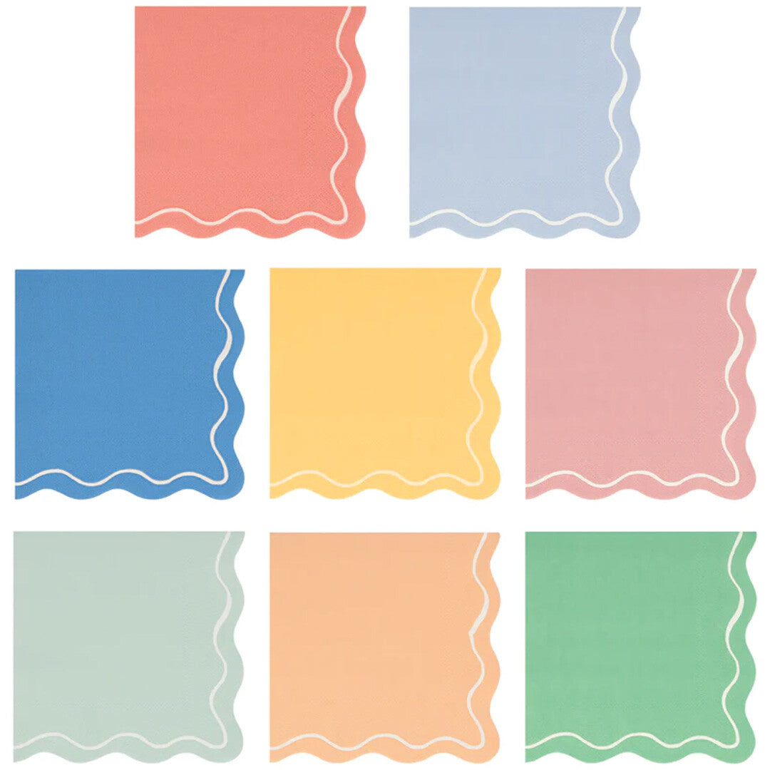 Meri Meri gekleurde servetjes met golvende rand in verschillende pastelkleuren.