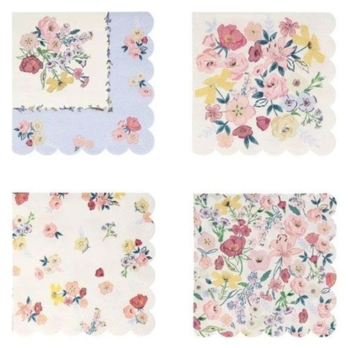 Vier Meri Meri papieren servetten met verschillende bloemenpatronen uit de Engelse tuin collectie.