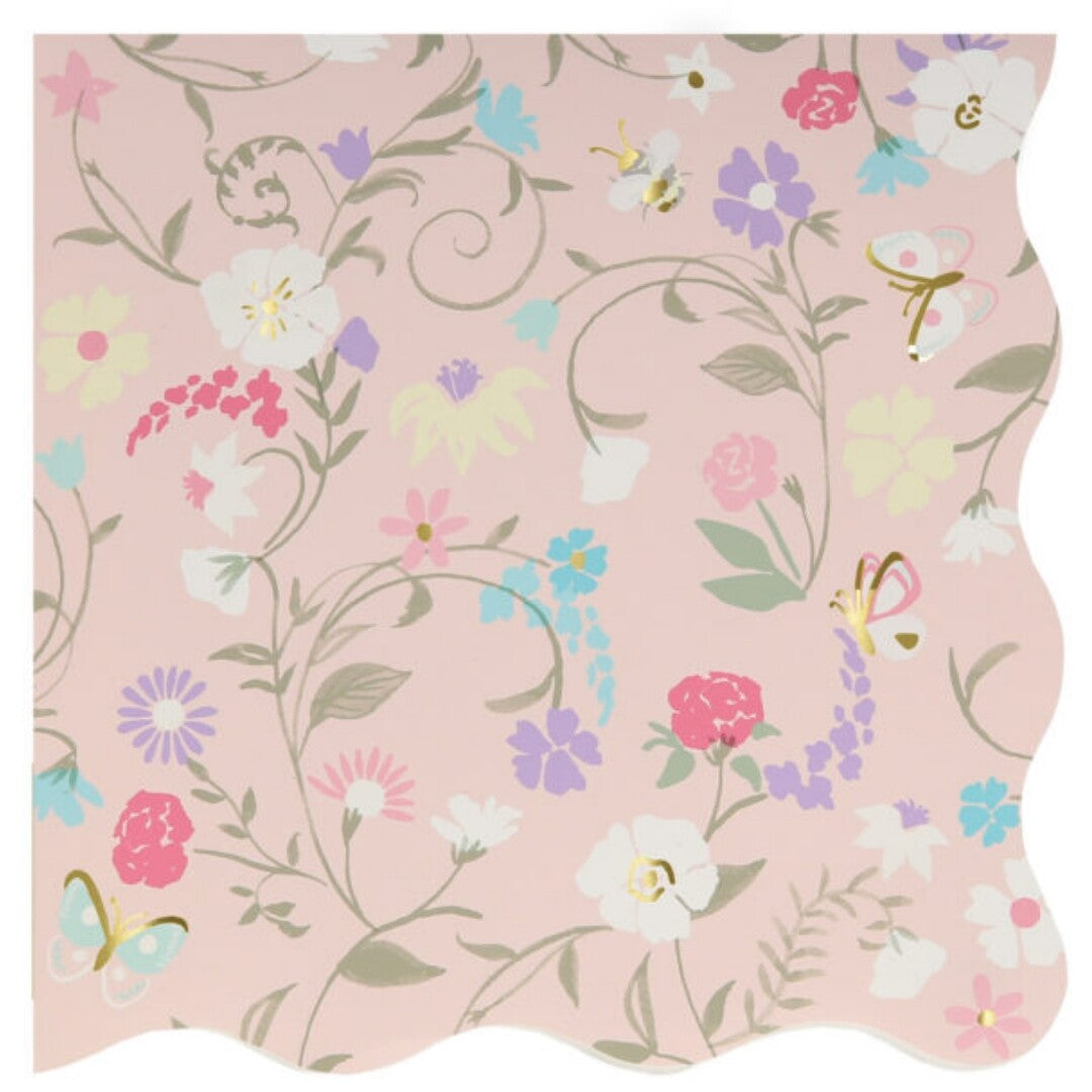 Een roze Meri Meri Ladurée Paris Floral servet met een bloemen- en vlinderpatroon.