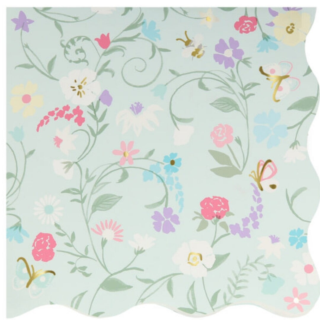 Een lichtblauw Meri Meri Ladurée Paris Floral servet met een bloemen- en vlinderpatroon.