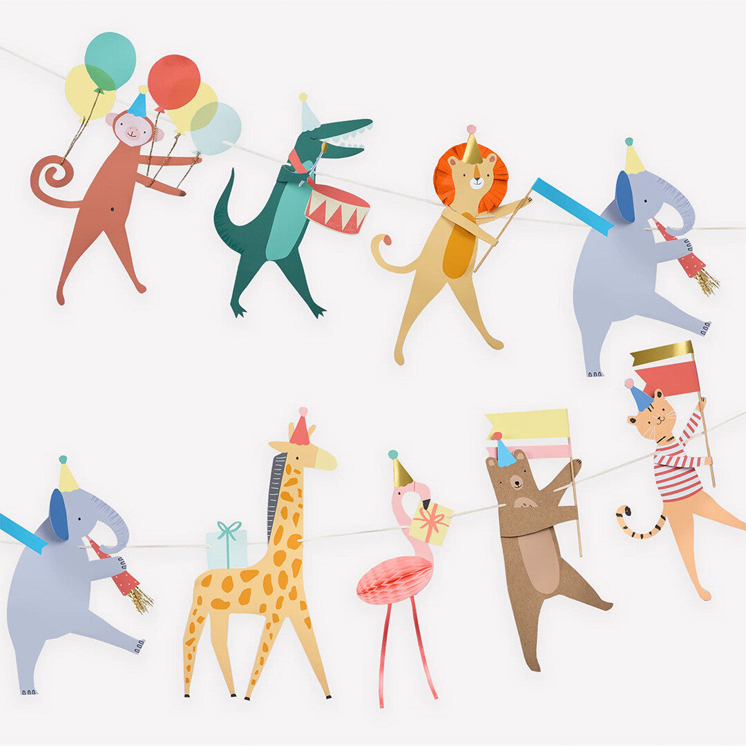 Meri Meri feestslinger met twee rijen vrolijke feestdieren, waaronder een aap met ballonnen en een olifant met een toeter.