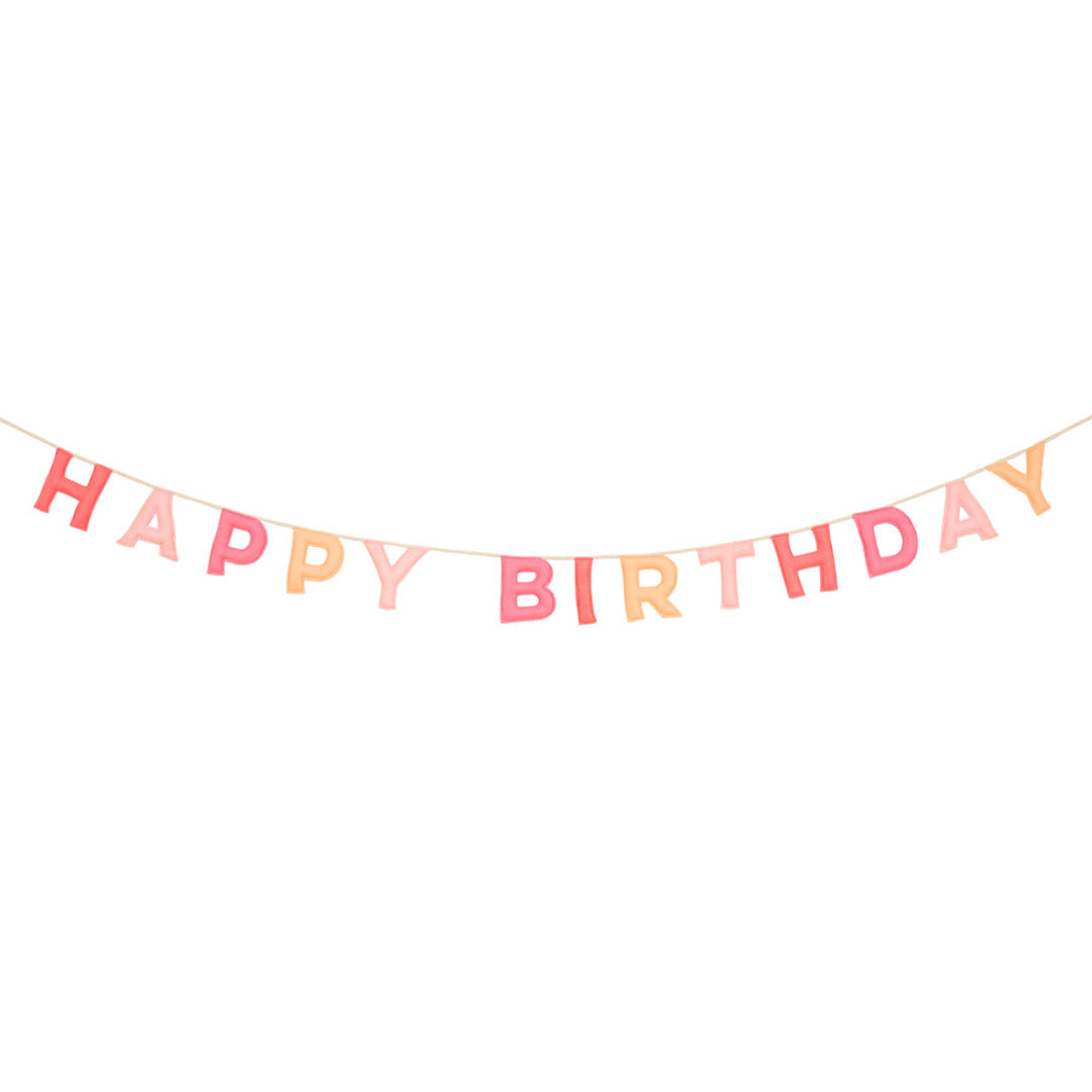Meri Meri Happy Birthday slinger van roze en oranje viltletters aan een touw.