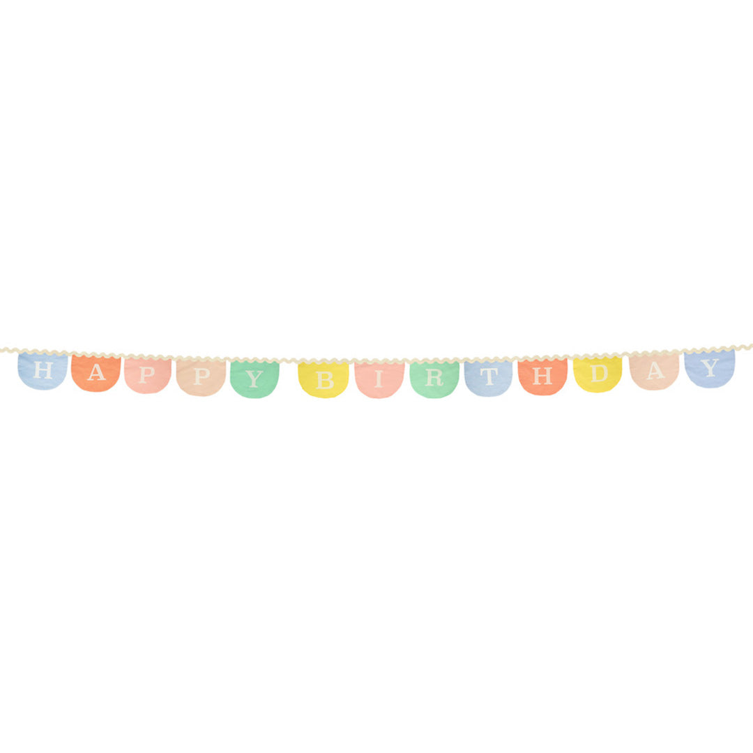 Meri Meri stoffen slinger met veelkleurige vlaggetjes die 'Happy Birthday' spellen.