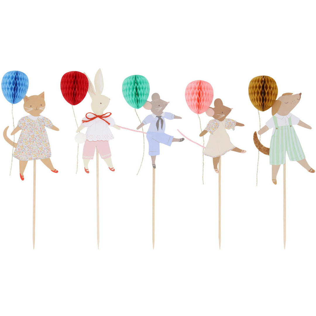 Meri Meri taarttoppers van vijf dierenfiguren met honingraatballonnen op stokjes.