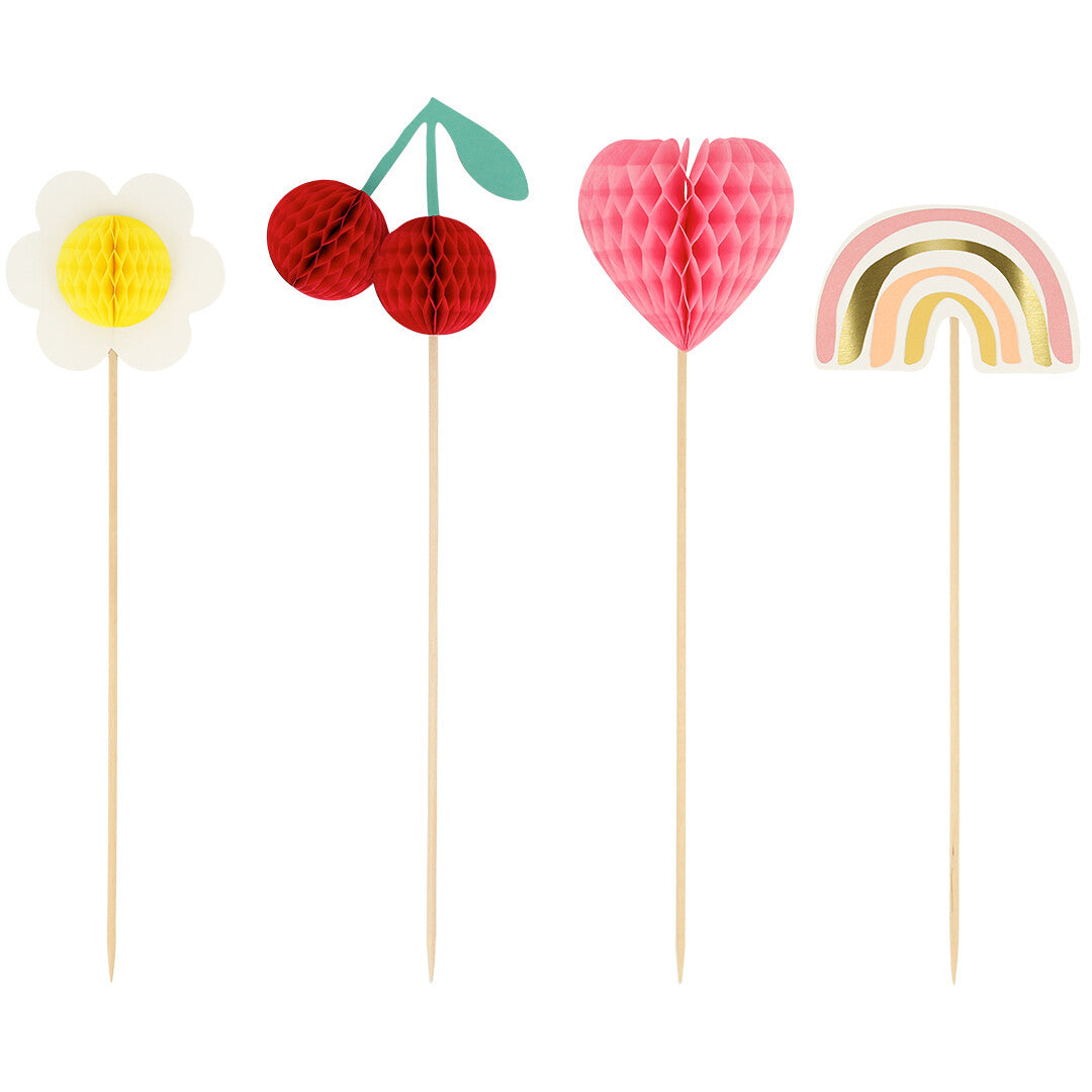Meri Meri taartversiering met een bloem, kersen, een hart en een regenboog.