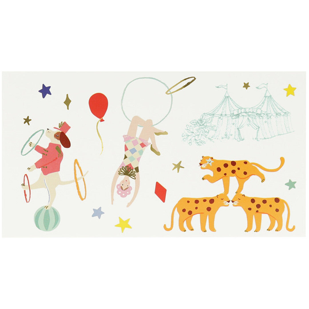 Detail van Meri Meri tijdelijke tatoeages met een hond, acrobaat, twee luipaarden en een circustent.