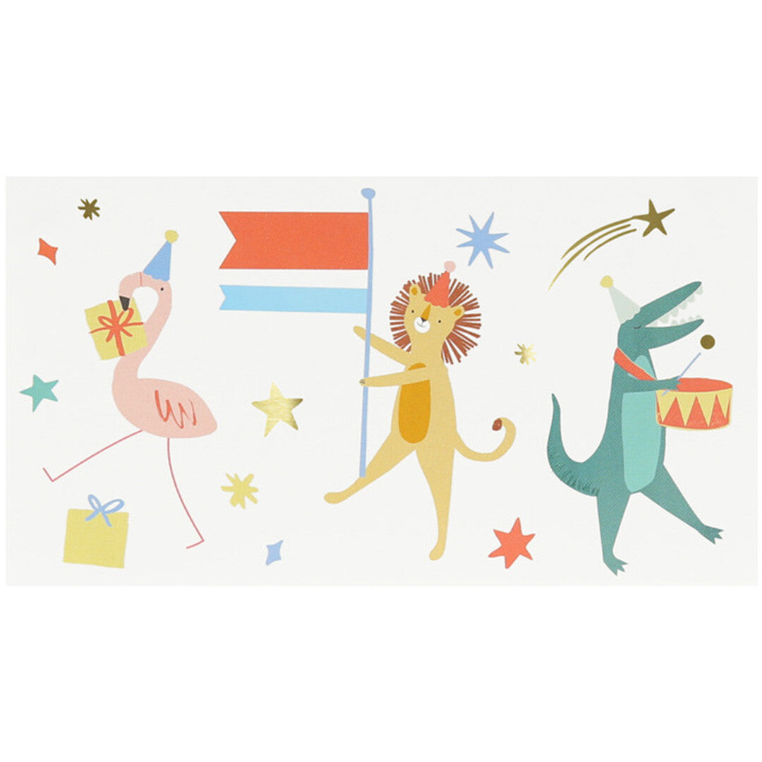 Detail van tijdelijke tattoos met een feestelijke flamingo, leeuw en dinosaurus.