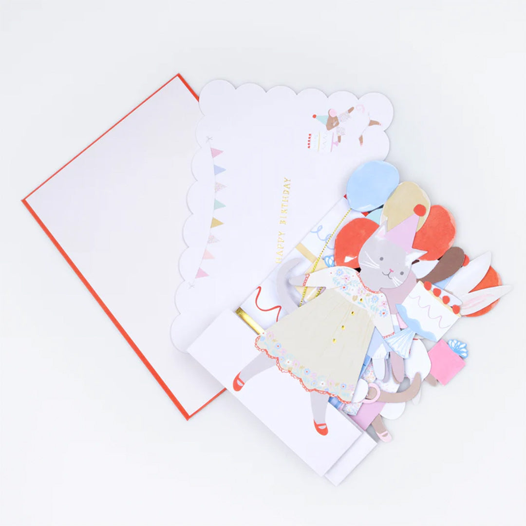 Meri Meri pop-up verjaardagskaart met dieren en een envelop, samen op een witte ondergrond.