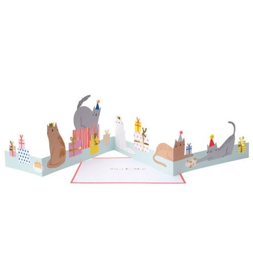 Meri Meri pop-up verjaardagskaart met een poezenfeest thema, opengevouwen in een zigzagvorm.