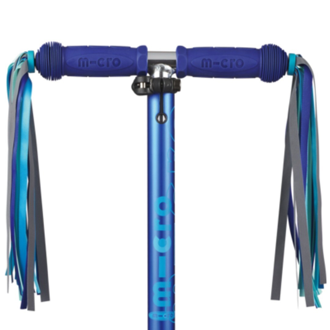 Micro stuurslingers in blauw en grijs aan een blauw stuur van een kinderstep.