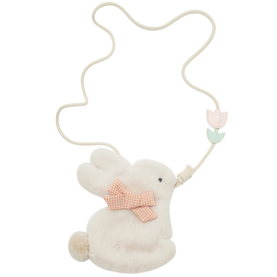 mimi & lula kinder schoudertasje in de vorm van een fluffy wit konijn met een roze strik en een touwband met twee tulpenkralen.
