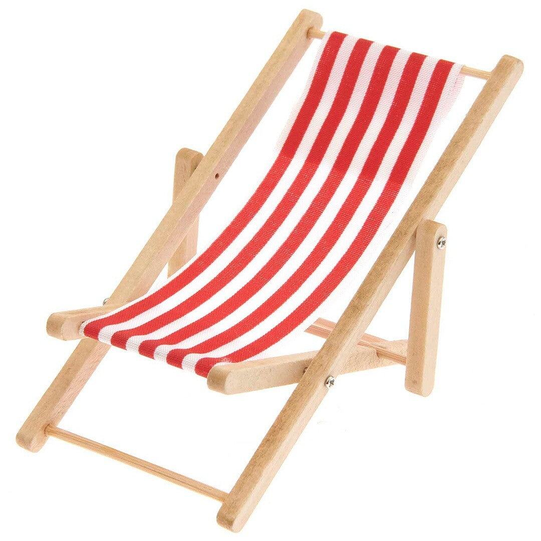 Rico Design miniatuur strandstoel met rood-wit gestreepte stof en houten frame.