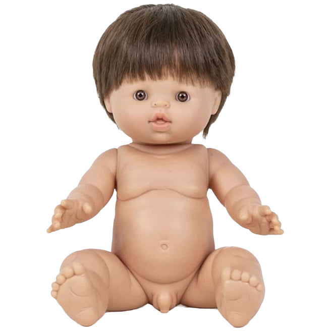 Minikane babypop Jules, zittend en naakt, met bruin haar.