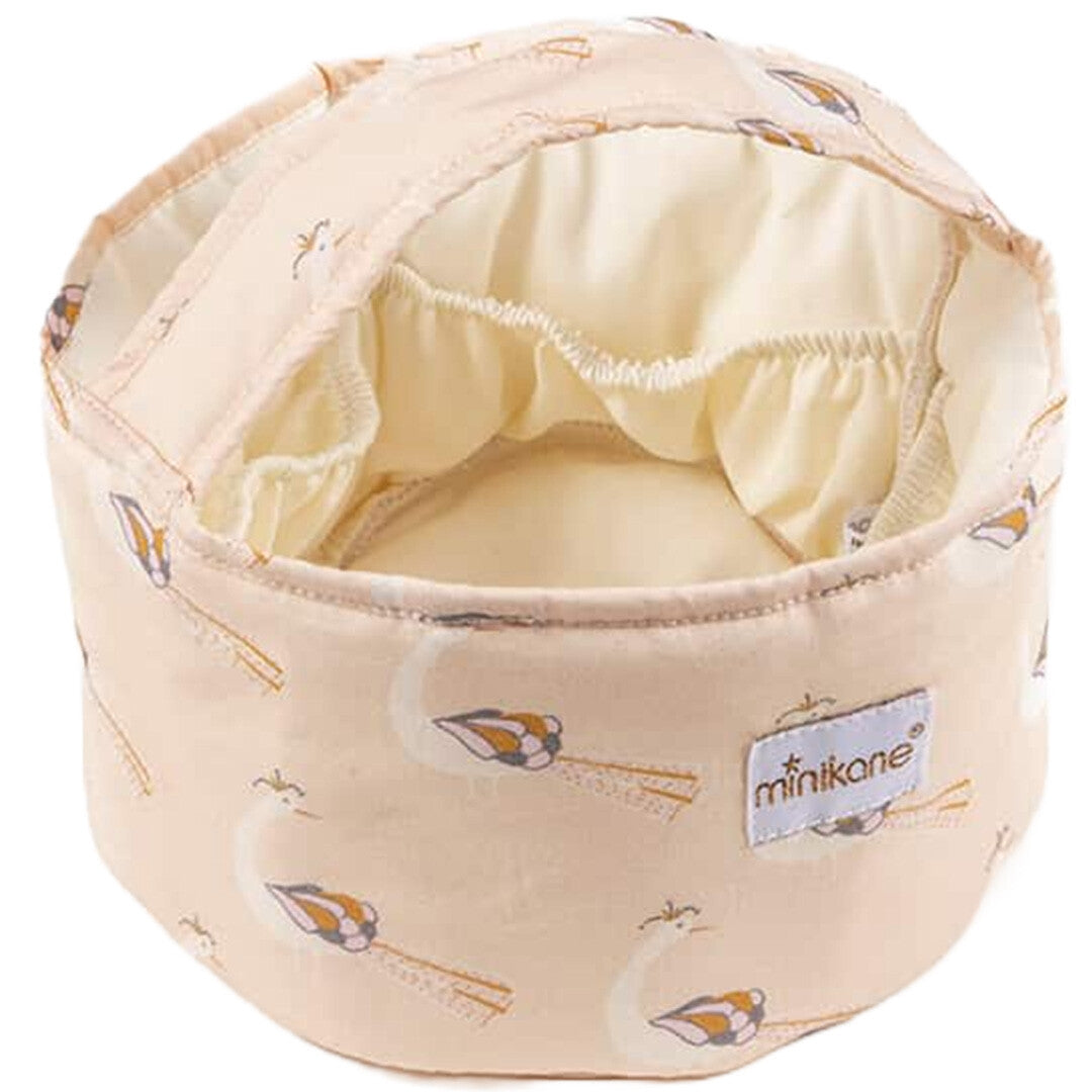minikane beige stoffen opbergmand met pauwenpatroon, leeg en van bovenaf gezien.
