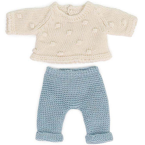 Miniland poppenkledingset met een witte gebreide trui met bolletjes en een lichtblauwe gebreide broek.